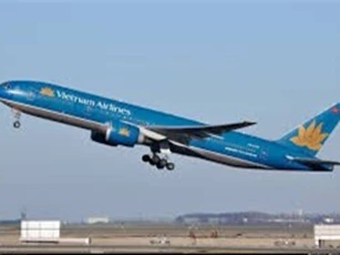 Khách Trung Quốc lục lọi túi xách người khác trên máy bay