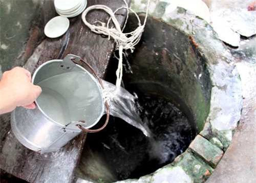 Cách làm sạch nước đơn giản cho người dân vùng lũ