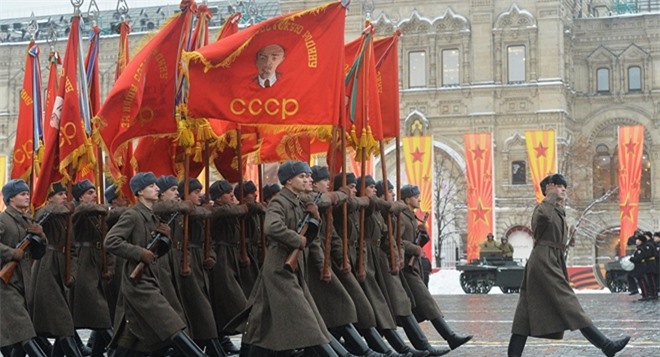Cách mạng tháng 10 Nga: Moscow kỷ niệm 75 năm lễ duyệt binh