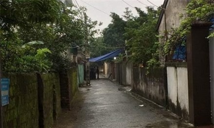 Cán bộ ngân hàng mắc bệnh tim, bị ong đốt tử vong