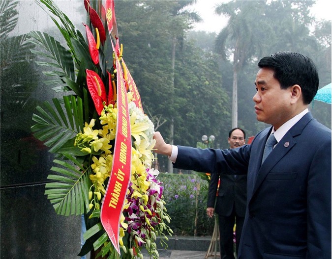 Chủ tịch Nguyễn Đức Chung dâng hoa tưởng niệm V.I. Lenin