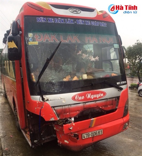 Đấu đầu ôtô, 3 người trên xe máy tử vong