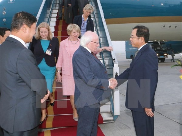 Tổng thống Ireland và Phu nhân bắt đầu chuyến thăm Việt Nam