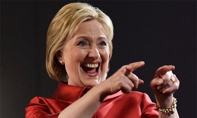 Bầu cử Tổng thống Mỹ: Bà Clinton chiến thắng tuyệt đối ở điểm bỏ phiếu đầu tiên