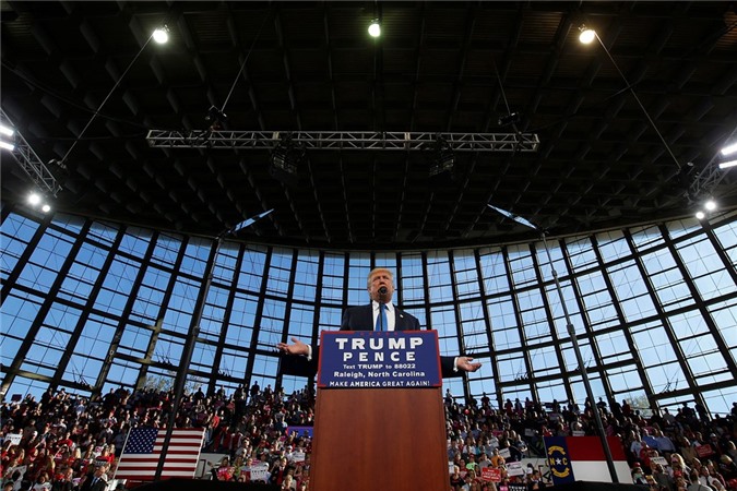 Donald Trump "thức trắng đêm", tới 5 bang để vận động tranh cử