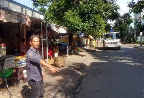 Đuổi bắt cướp ở Sài Gòn, người đàn ông bị đâm trúng cổ