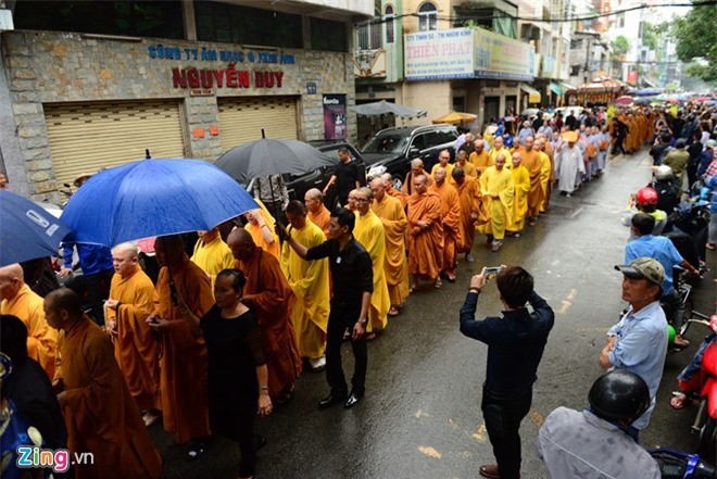 Người thân trào nước mắt tiễn đưa "sầu nữ" Út Bạch Lan