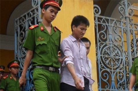 "Ra tay nghĩa hiệp" đi cướp giúp bạn có tiền trả nợ