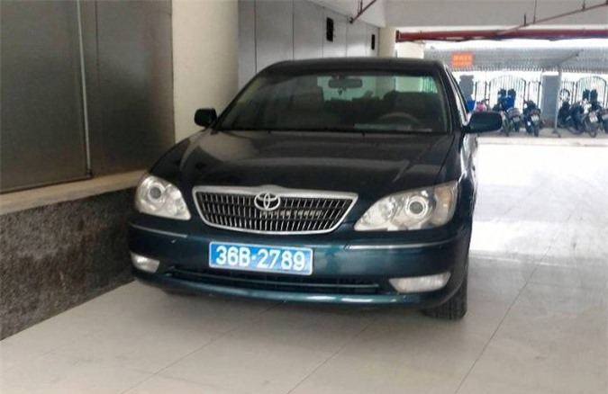 Thu hồi biển xanh chiếc xe Bí thư Thành ủy đi "mượn"