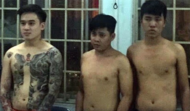 Cho vay với lãi xuất "cắt cổ", nhóm côn đồ mang dao đi đòi nợ