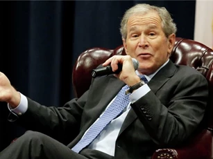 Cựu Tổng thống Bush nói "không" với cả 2 ứng viên, Trump lên tiếng