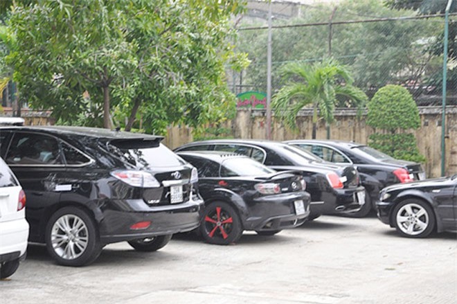 Lập khống hồ sơ của Việt kiều, nhập lậu 12 xe sang