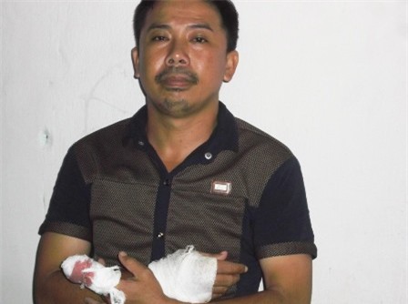 Ngồi trên võng cùng vợ bạn, người đàn ông bị đâm tử vong