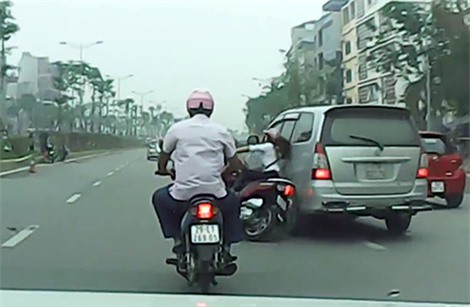Danh tính chủ xe Innova đâm văng một phụ nữ rồi bỏ chạy