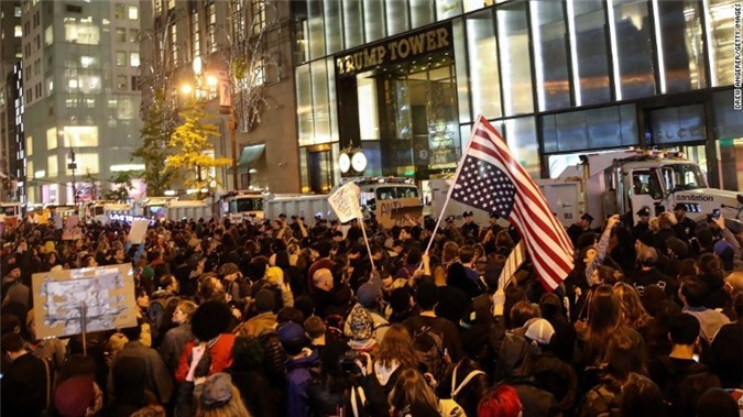 Mỹ: 25 thành phố không ngủ vì Donald Trump