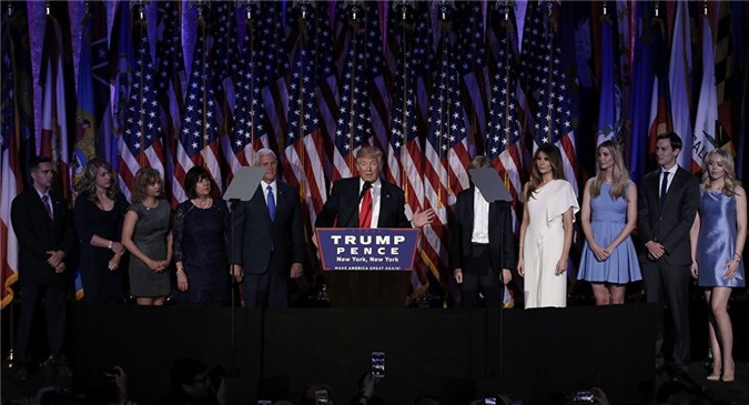 Ông Putin mở rượu ăn mừng vì ông Trump đắc cử Tổng thống