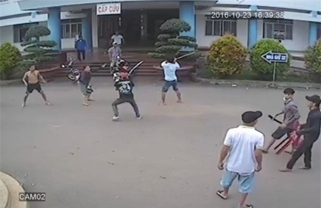 Bắt 10 thanh niên trong vụ truy sát kinh hoàng tại bệnh viện