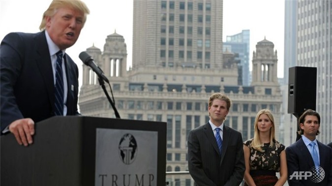 Donald Trump xốc lại đội chuyển giao quyền lực 