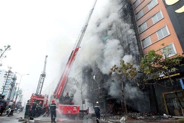 Công bố nhiều sai phạm của chủ quán karaoke bị cháy ở Hà Nội