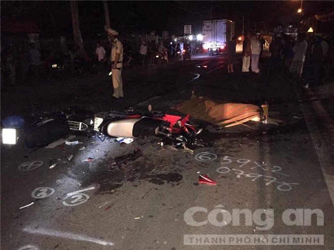 Hai xe máy đâm trực diện làm 3 người thiệt mạng