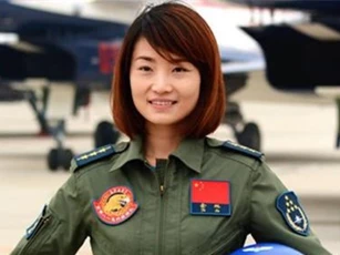 Nữ phi công xinh đẹp lái chiến đấu cơ J-10 Trung Quốc tử nạn