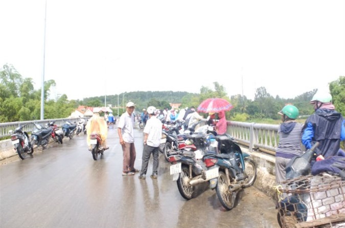 Tìm thấy thi thể thanh niên để lại chứng minh thư nhảy cầu tự tử