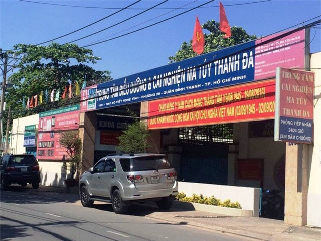 Tin mới vụ học viên cai nghiện ở Sài Gòn cứa cổ bảo vệ để bỏ trốn