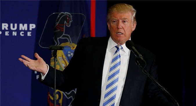 Donald Trump nói gì về IS và khả năng Giám đốc FBI từ chức?