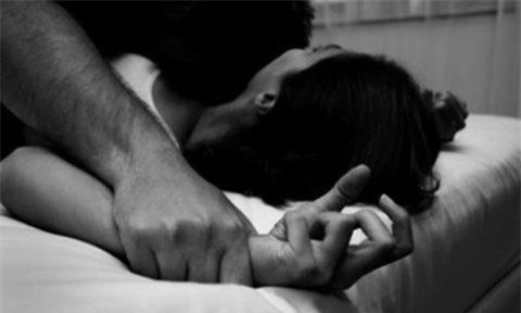 Nữ trợ lý 19 tuổi tố bị ông chủ người nước ngoài cưỡng hiếp