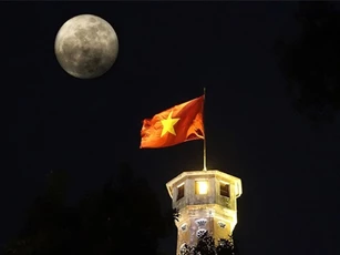 Ảnh đẹp nhất của siêu trăng trên bầu trời Hà Nội