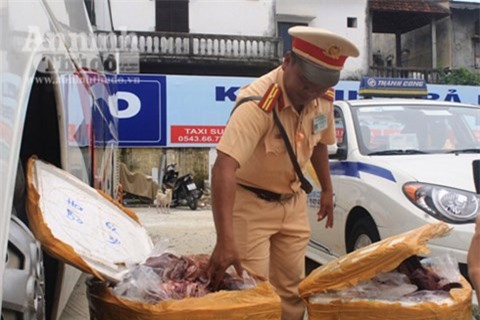 Bắt giữ hàng tấn nội tạng hôi thối trên đường tiêu thụ