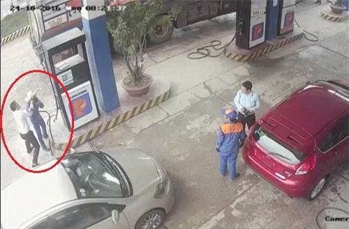 Cán bộ ngân hàng đánh nữ nhân viên bán xăng bị kỷ luật nặng