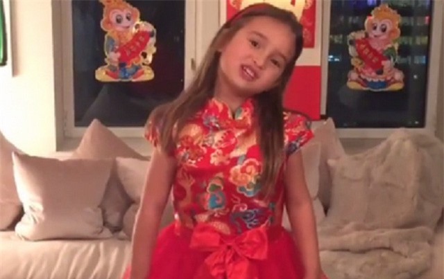 Cháu ngoại Donald Trump đọc thơ tiếng Trung gây sốt