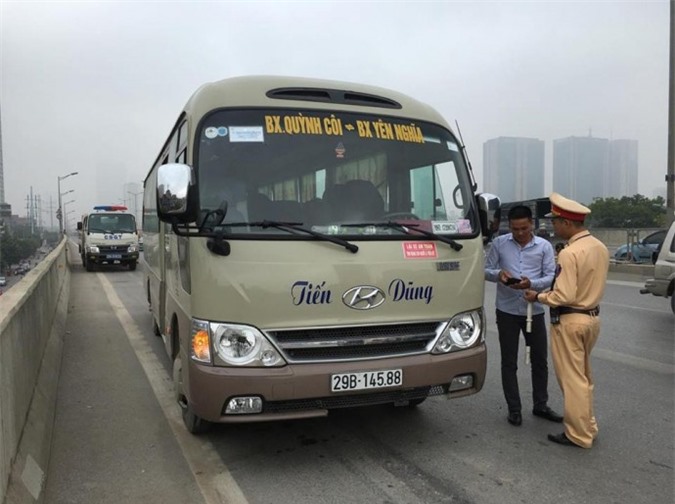 Công an Hà Nội mật phục dẹp "xe dù, bến cóc" tự phát