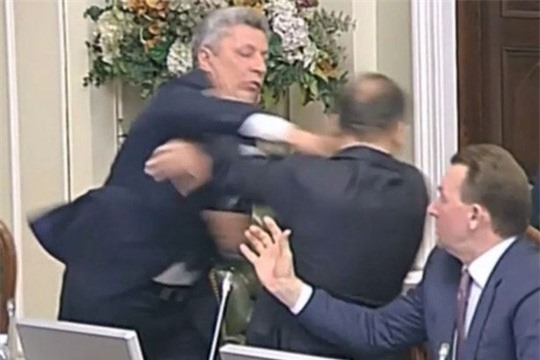 Nghị sĩ Ukraine lao vào ẩu đả nhau trong cuộc họp Quốc hội