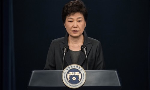 Sắp bị thẩm vấn, Tổng thống Hàn Quốc vội vã thuê luật sư