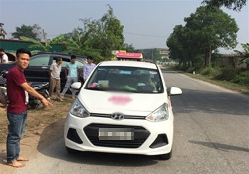 Cảnh sát xuyên đêm tìm tên cướp trốn dưới gầm xe tải