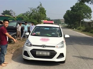 Cảnh sát xuyên đêm tìm tên cướp trốn dưới gầm xe tải