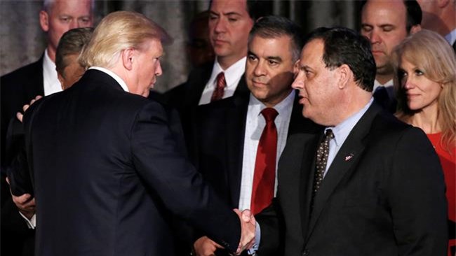 Donald Trump "phản pháo" thông tin đội chuyển giao quyền lực lục đục