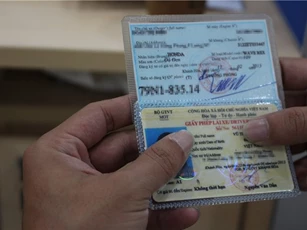 Phạt người đi xe máy không sang tên đổi chủ từ năm 2017