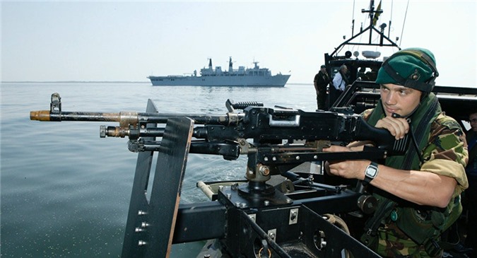 Thiếu tiền cho "Harpoon", tàu chiến Anh vẫn không có tên lửa