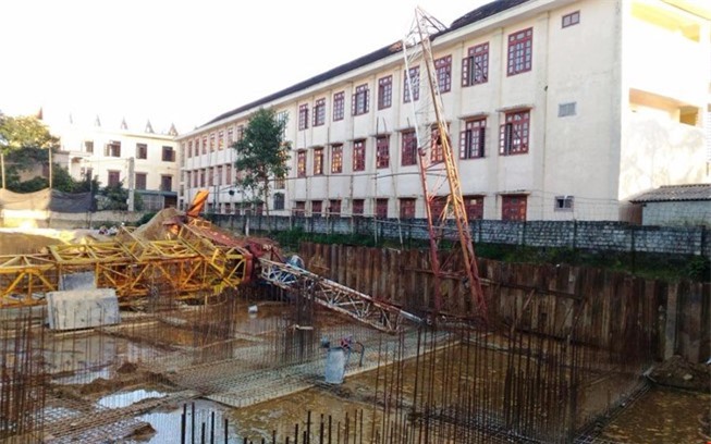 Cần cẩu đổ sập đè chết nam sinh ở Nghệ An: Tình tiết mới nhất