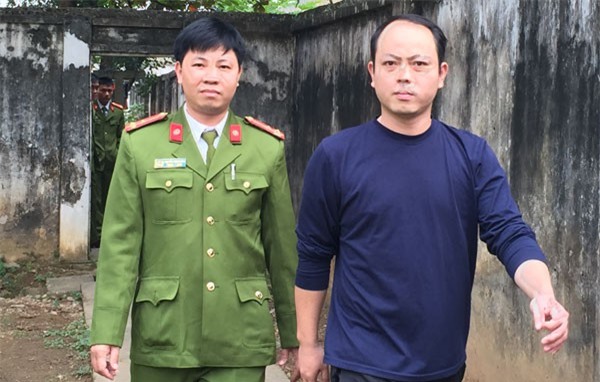 Đến tiệm tạp hóa, tự xưng công an rồi lừa đảo để lấy tiền