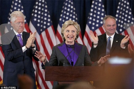 Bà Clinton nổi cơn thịnh nộ đêm thua cuộc bầu cử Tổng thống?