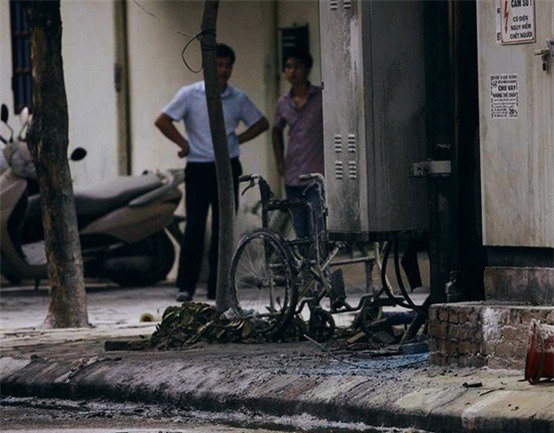 Nổ bốt điện ở Hà Đông, 5 người bị bỏng: Ai chịu trách nhiệm?