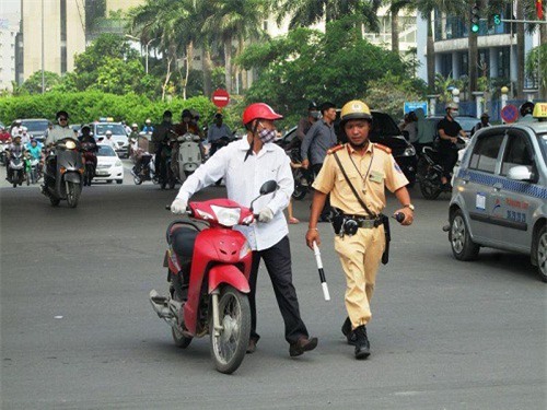 Phạt xe không chính chủ: Người lái xe hay chủ sở hữu bị phạt?