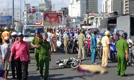 Tai nạn thương tâm trên cầu, người đàn ông tử vong