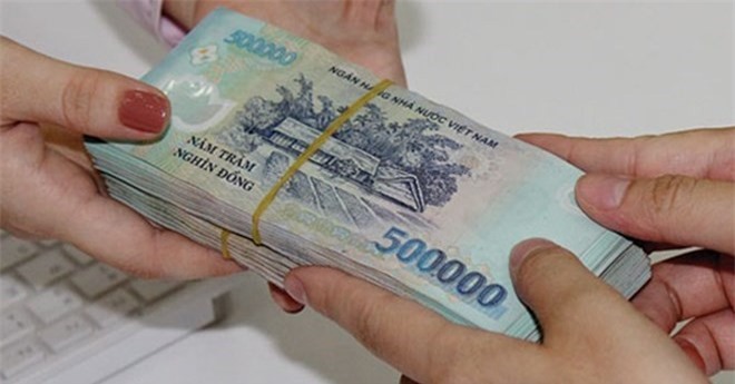 Tài xế taxi trả lại 100 triệu đồng cho khách để quên