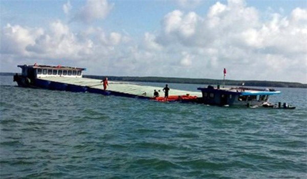 Tàu biển đâm sà lan, nữ thuyền trưởng mất tích