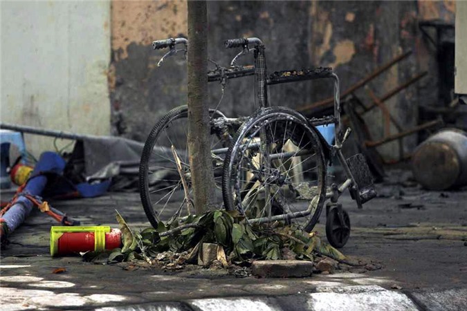 Vụ nổ bốt điện ở Hà Đông: Hai vợ chồng bán nước bị bỏng nặng, tiên lượng xấu